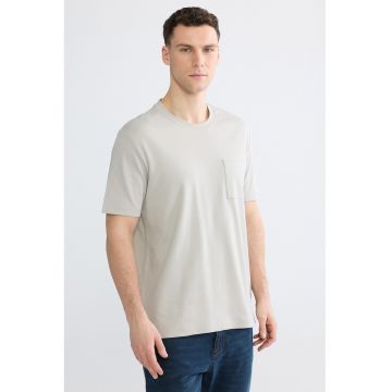 Tricou cu decolteu la baza gatului si buzunar pe piept - Grej