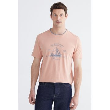 Tricou de bumbac cu imprimeu pe piept - Roz piersica/Albastru stins