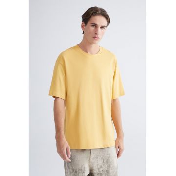 Tricou lejer cu model uni