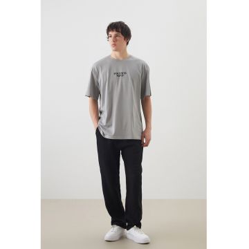 Tricou lejer din bumbac cu imprimeu text - Gri deschis