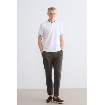 Tricou texturat cu fenta cu nasturi - Alb