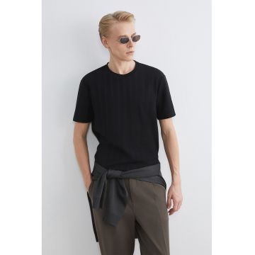 Tricou uni cu decolteu la baza gatului - Negru