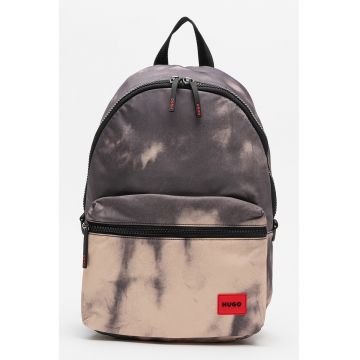 Rucsac din material textil cu model si buzunar frontal cu fermoar - Maro taupe deschis/Maro camel