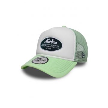 Sapca trucker cu insertii de plasa si aplicatie decorativa Oval Foam Patch