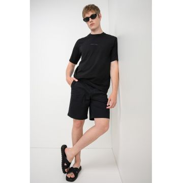 Tricou din amestec de bumbac cu decolteu la baza gatului - Negru