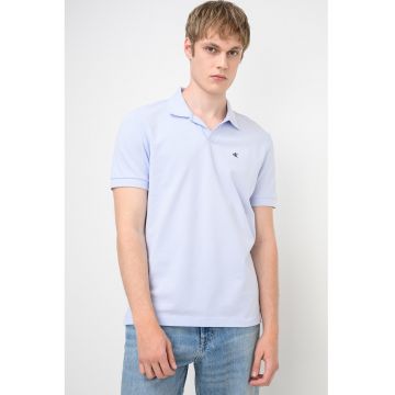 Tricou polo cu logo brodat discret - Albastru azur