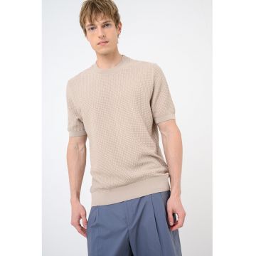 Tricou cu decolteu la baza gatului si aspect texturat Nilton - Maro camel