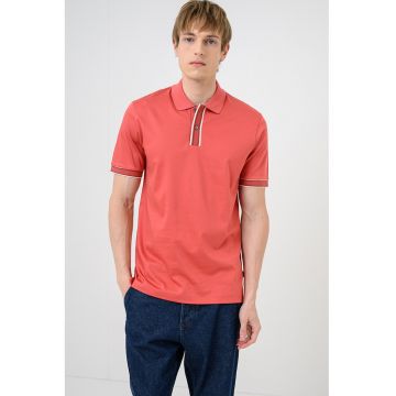 Tricou polo cu detalii contrastante Parlay - Caramiziu
