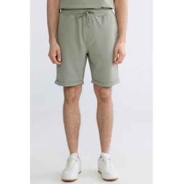 Pantaloni scurti din amestec de bumbac cu snur de ajustare - Verde sparanghel