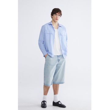 Pantaloni scurti din denim cu croiala lejera si buzunare aplicate - Albastru deschis