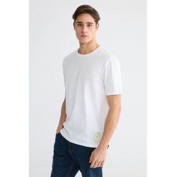 Tricou regular fit cu imprimeu pe piept - Alb optic