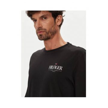 Bluzon cu logo la piept -