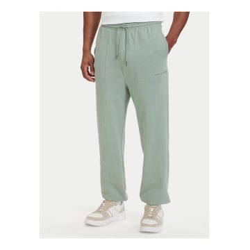 Pantaloni de trening cu croiala regular fit - buzunare si talie elastica cu snur