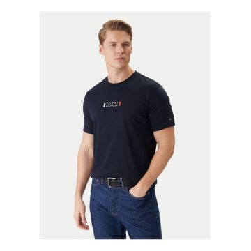 Tricou cu decolteu la baza gatului