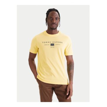 Tricou cu logo pe piept si decolteu la baza gatului