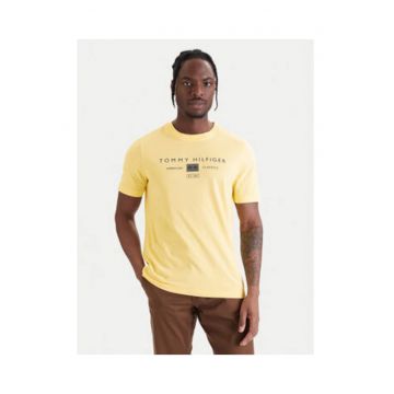 Tricou cu logo pe piept si decolteu la baza gatului
