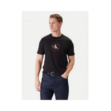 Tricou cu model logo si decolteu la baza gatului -