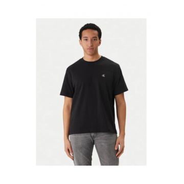 Tricou cu detaliu logo si decolteu la baza gatului