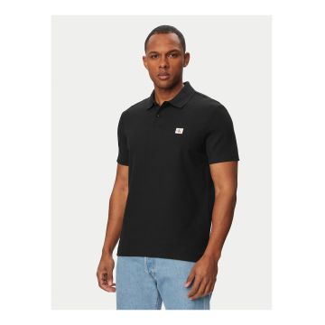 Tricou polo cu logo discret pe piept
