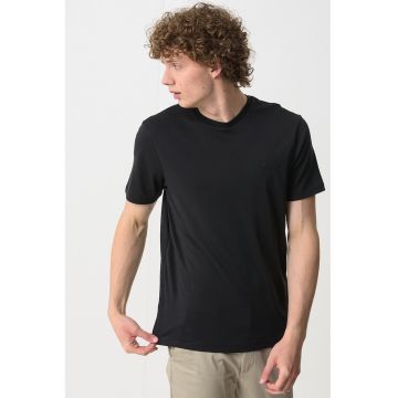 Tricou regular fit cu decolteu la baza gatului - Negru