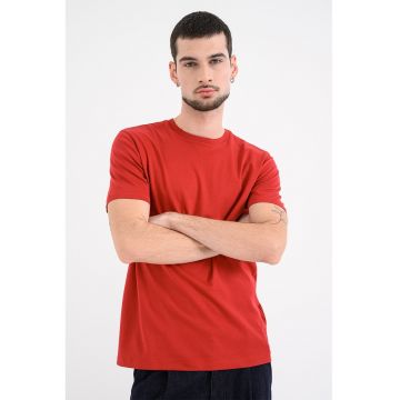 Tricou regular fit cu decolteu la baza gatului - Rosu
