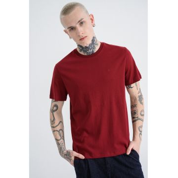 Tricou regular fit cu decolteu la baza gatului - Visiniu