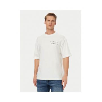 Tricou regular fit cu imprimeu logo si decolteu la baza gatului