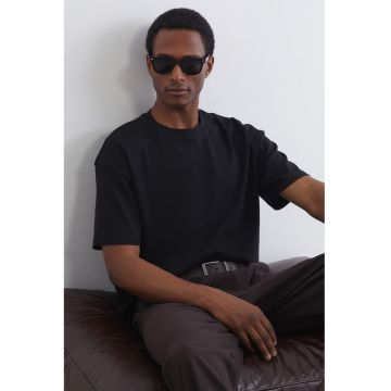 Tricou din bumbac cu decolteu la baza gatului - Negru