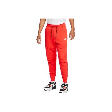 Pantaloni sport barbati  Tech Fleece DV0538 - buzunare cu fermoar - bumbac/poliester - rosu