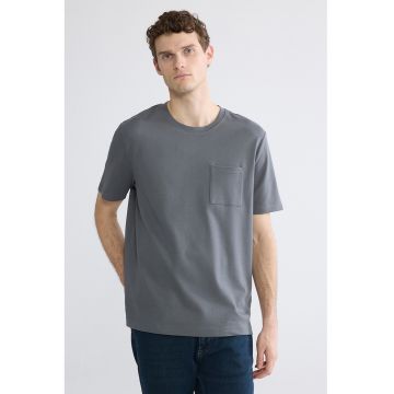 Tricou cu decolteu la baza gatului si buzunar pe piept - Gri inchis