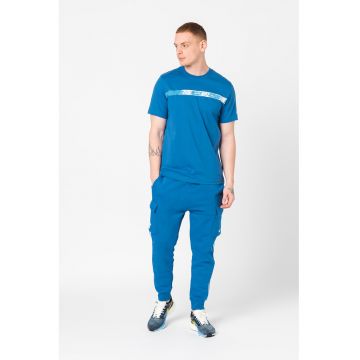 Tricou cu logo si decolteu la baza gatului Sportswear Repeat - Albastru inchis