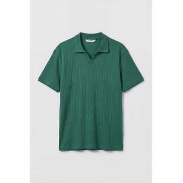 Tricou polo regular fit cu decupaj in V - Verde padure