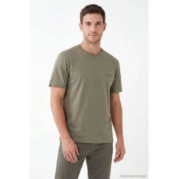 Tricou cu decolteu la baza gatului si imprimeu discret - Kaki