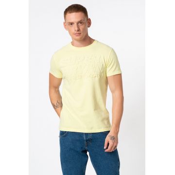 Tricou cu logo in relief si decolteu la baza gatului - Galben pal