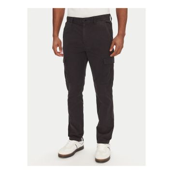 Pantaloni conici -
