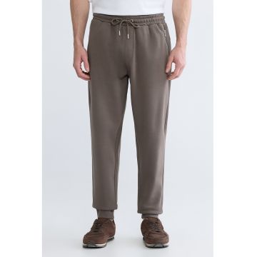 Pantaloni de trening cu buzunare cu fermoar - Maro taupe