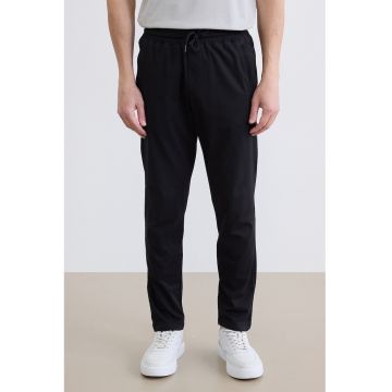 Pantaloni de trening cu buzunare cu fermoar - Negru