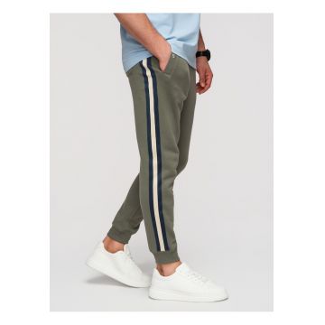 Pantaloni jogger cu elastic si buzunare laterale din material moale - Verde
