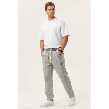 Pantaloni barbati -  Baggy din denim - talie cu snur - gri deschis - 95% bumbac - 5% elastan -