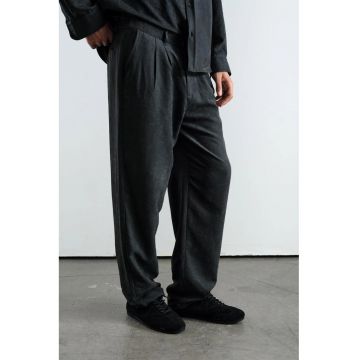 Pantaloni barbati -  croi drept - plisati - negru - 85% modal - 15% poliester
