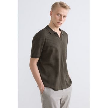 Tricou polo regular fit cu decupaj in V - Verde masliniu