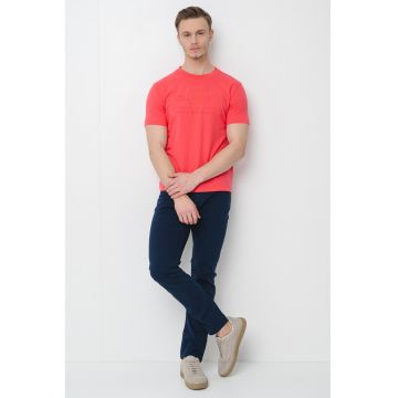 Tricou cu decolteu la baza gatului si logo - Roz aprins
