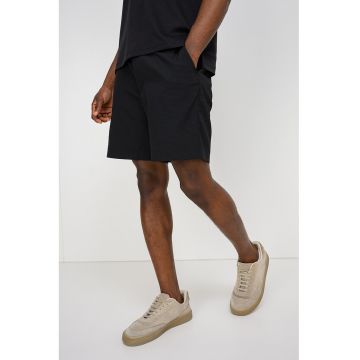 Pantaloni scurti cu croiala dreapta - Negru