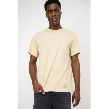 Tricou din bumbac cu decolteu la baza gatului Arvin - Masliniu deschis