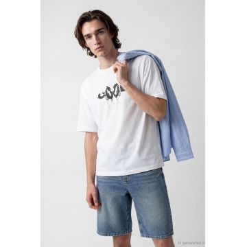Tricou cu decolteu la baza gatului si imprimeu grafic - Negru/Alb optic