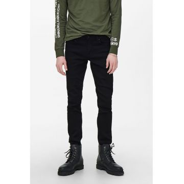 Blugi slim fit cu talie medie