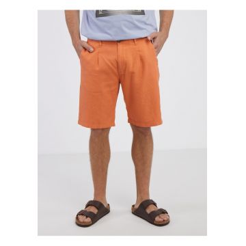 Pantaloni scurti din amestec de in si bumbac .