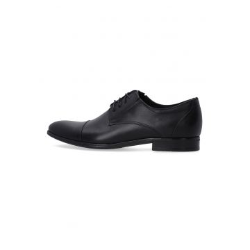 Pantofi cu talpa joasa din piele