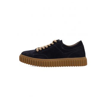 Pantofi sport din piele intoarsa.