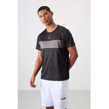 Tricou  barbati - 100% poliester - cu guler rotund si blocuri de culoare